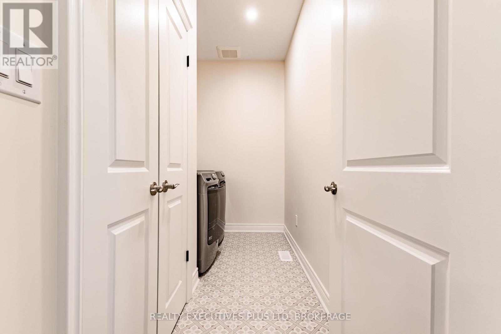 504 ROYAL RIDGE COURT - 24