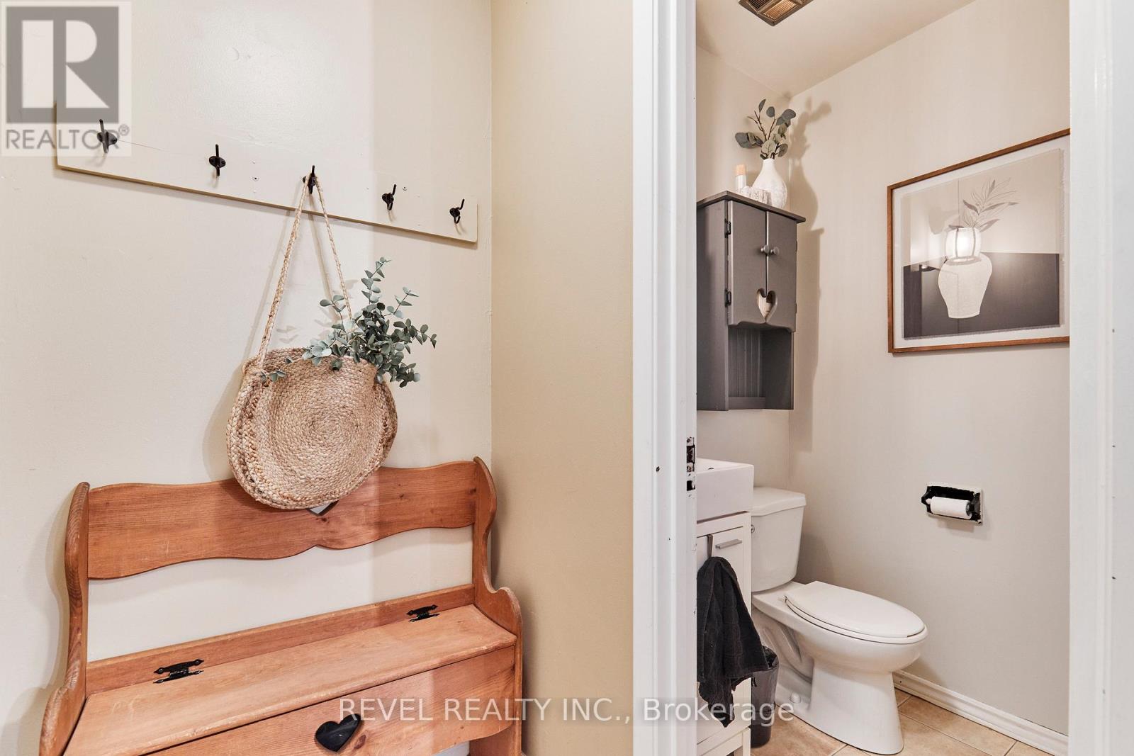 689 GIBB STREET - 10
