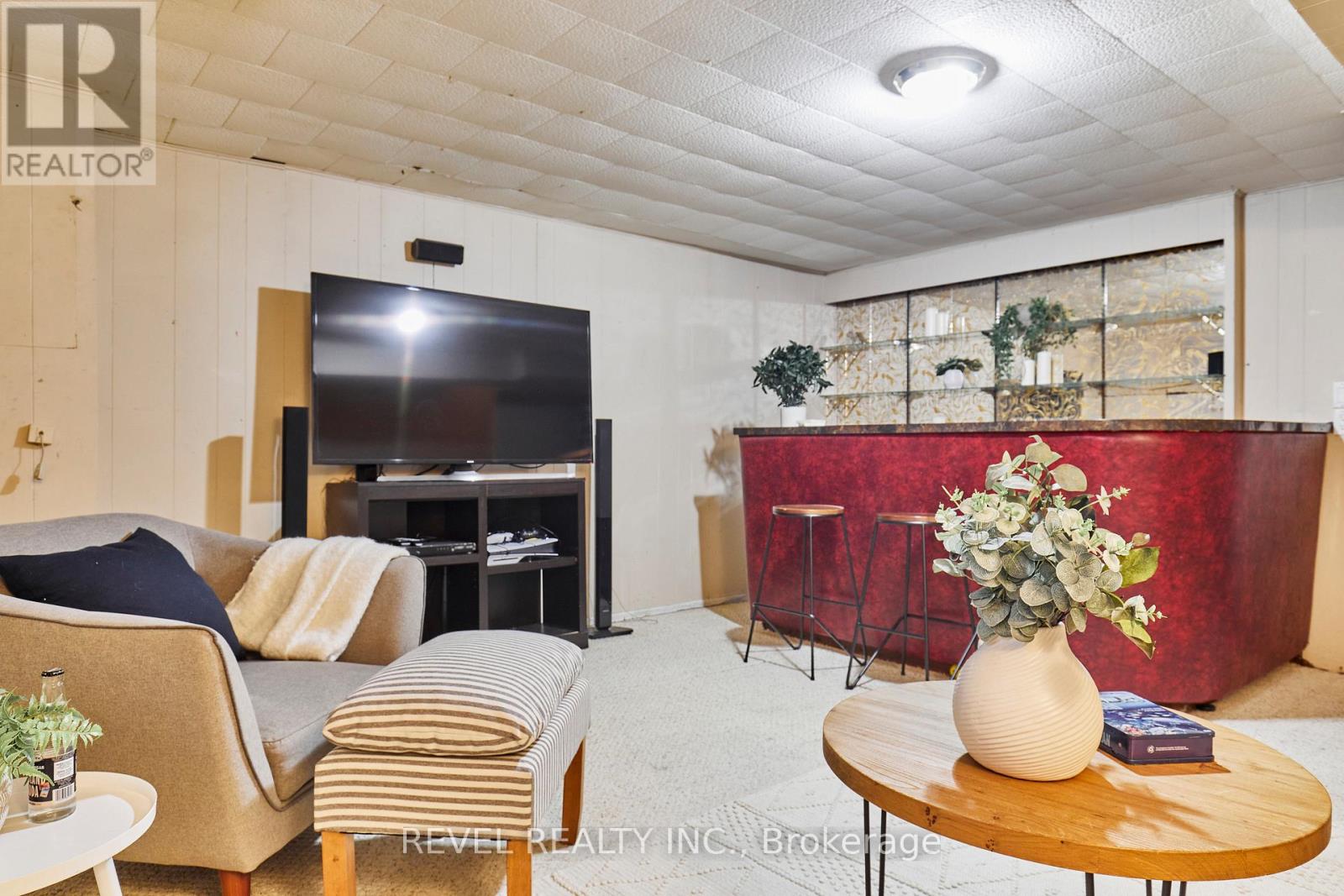 689 GIBB STREET - 22