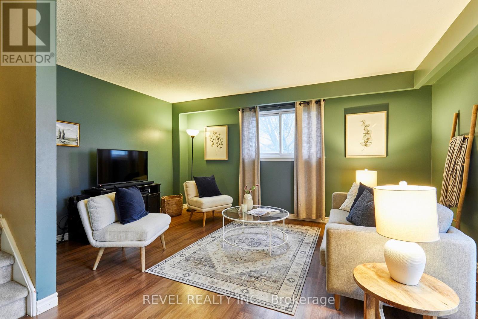 689 GIBB STREET - 5