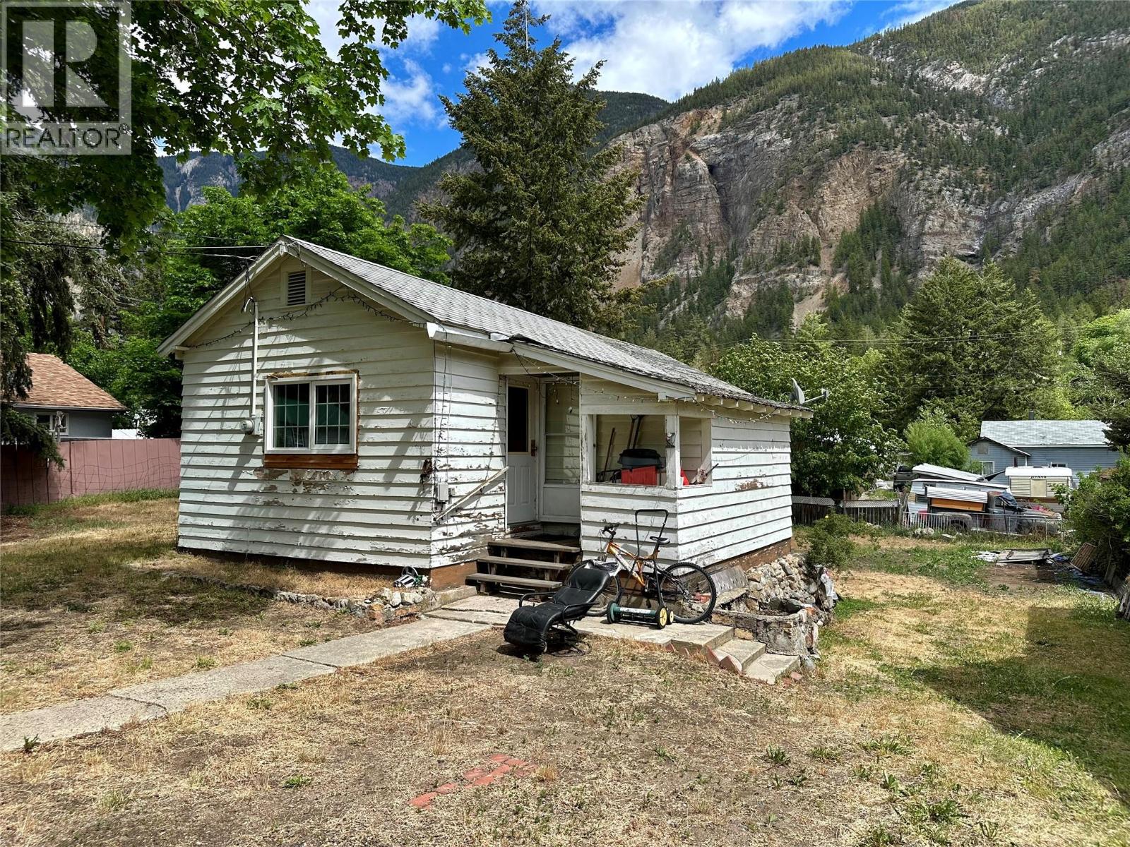 959 Cawston Avenue - 2