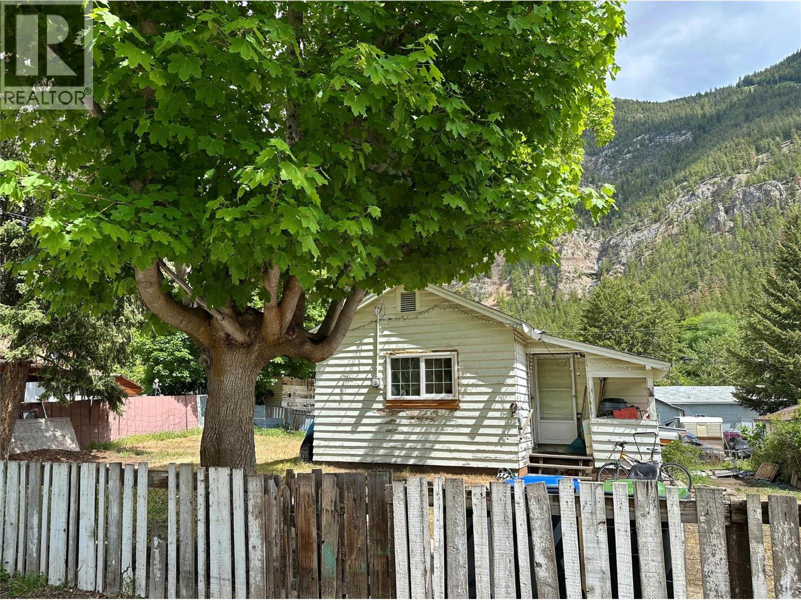 959 Cawston Avenue - 3