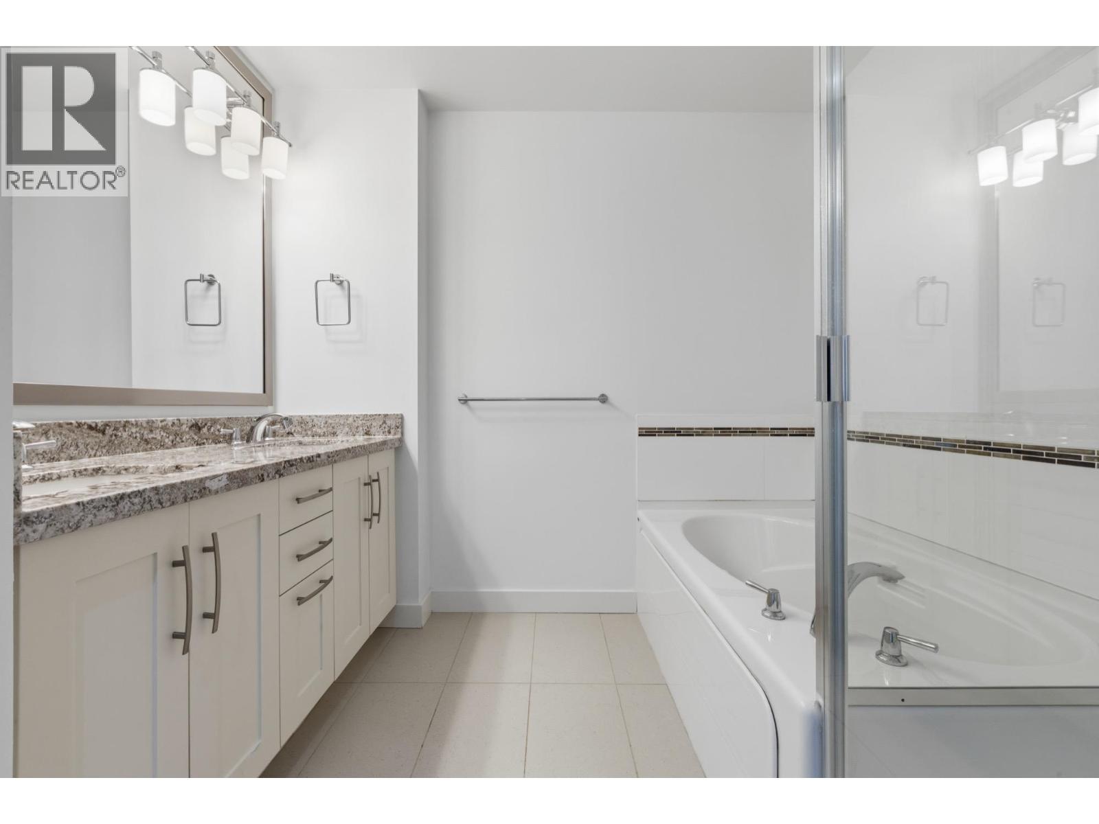 206 5055 SPRINGS BOULEVARD, Tsawwassen