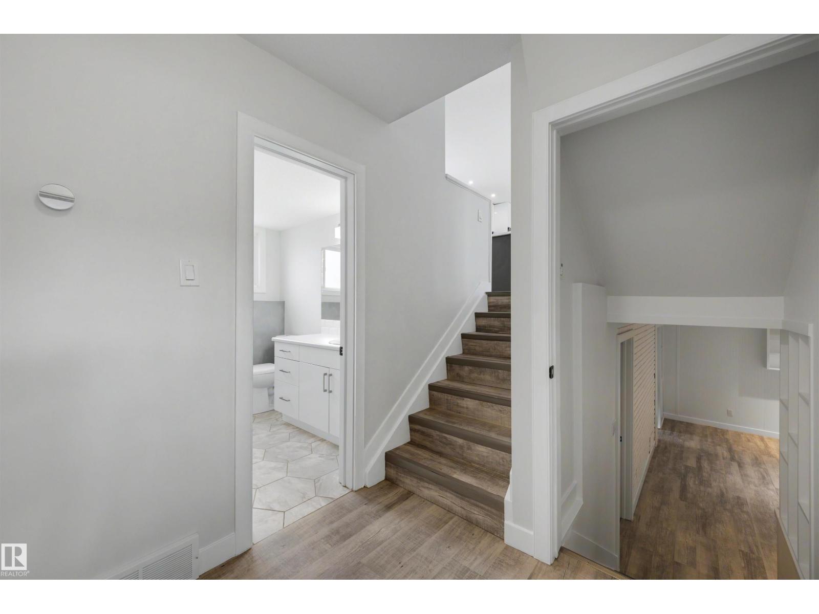 8904 168 ST NW - 26