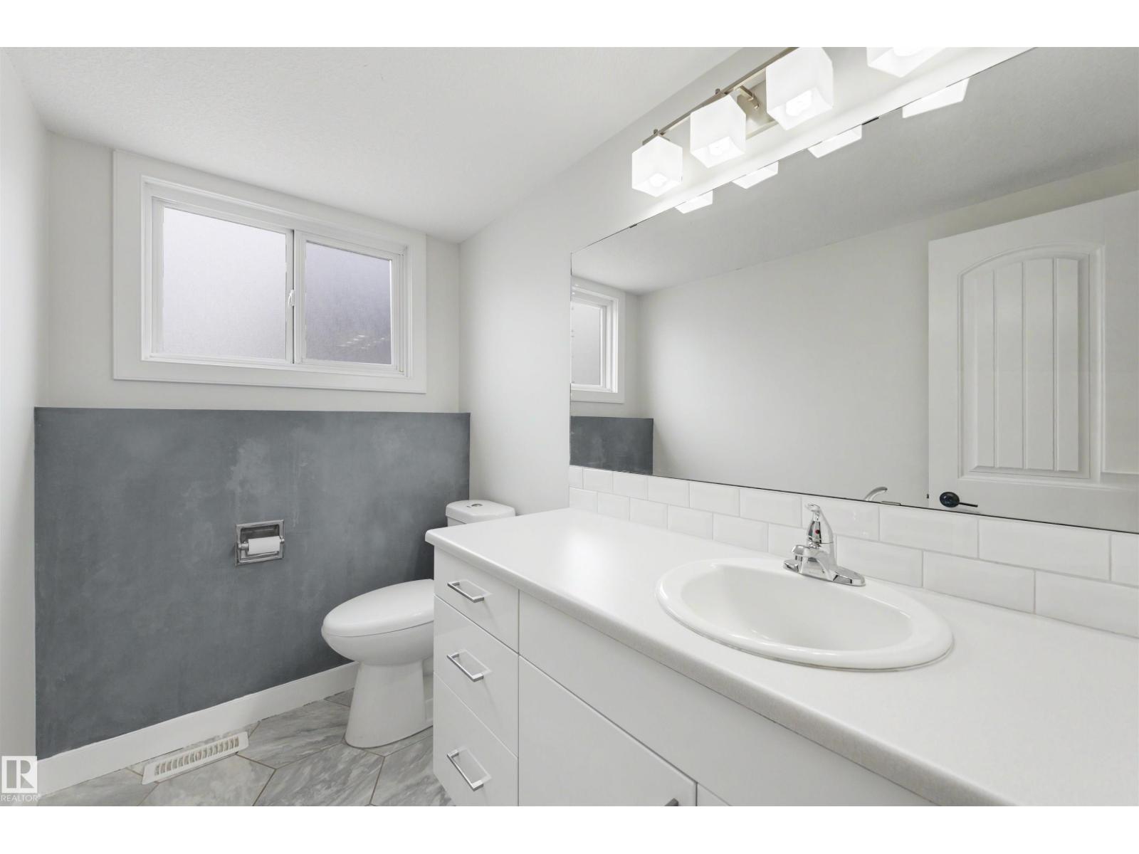 8904 168 ST NW - 27