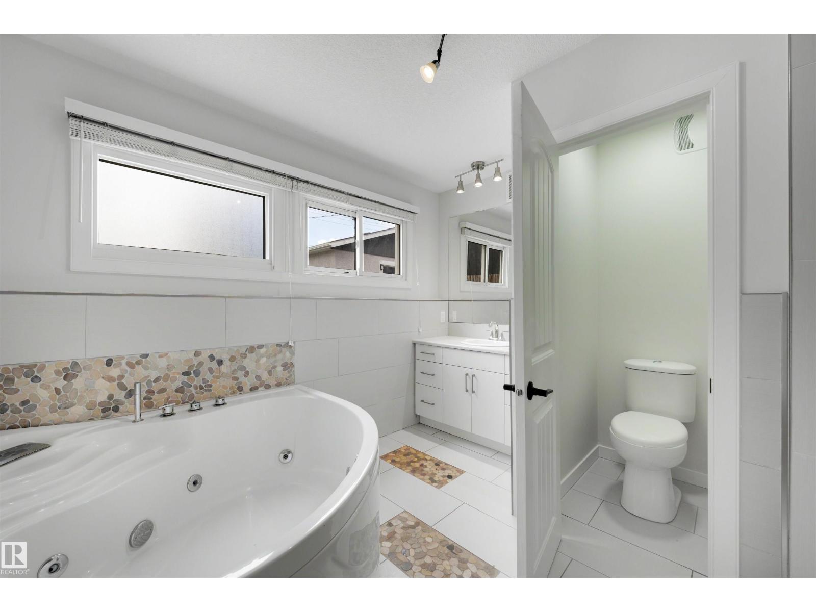 8904 168 ST NW - 31