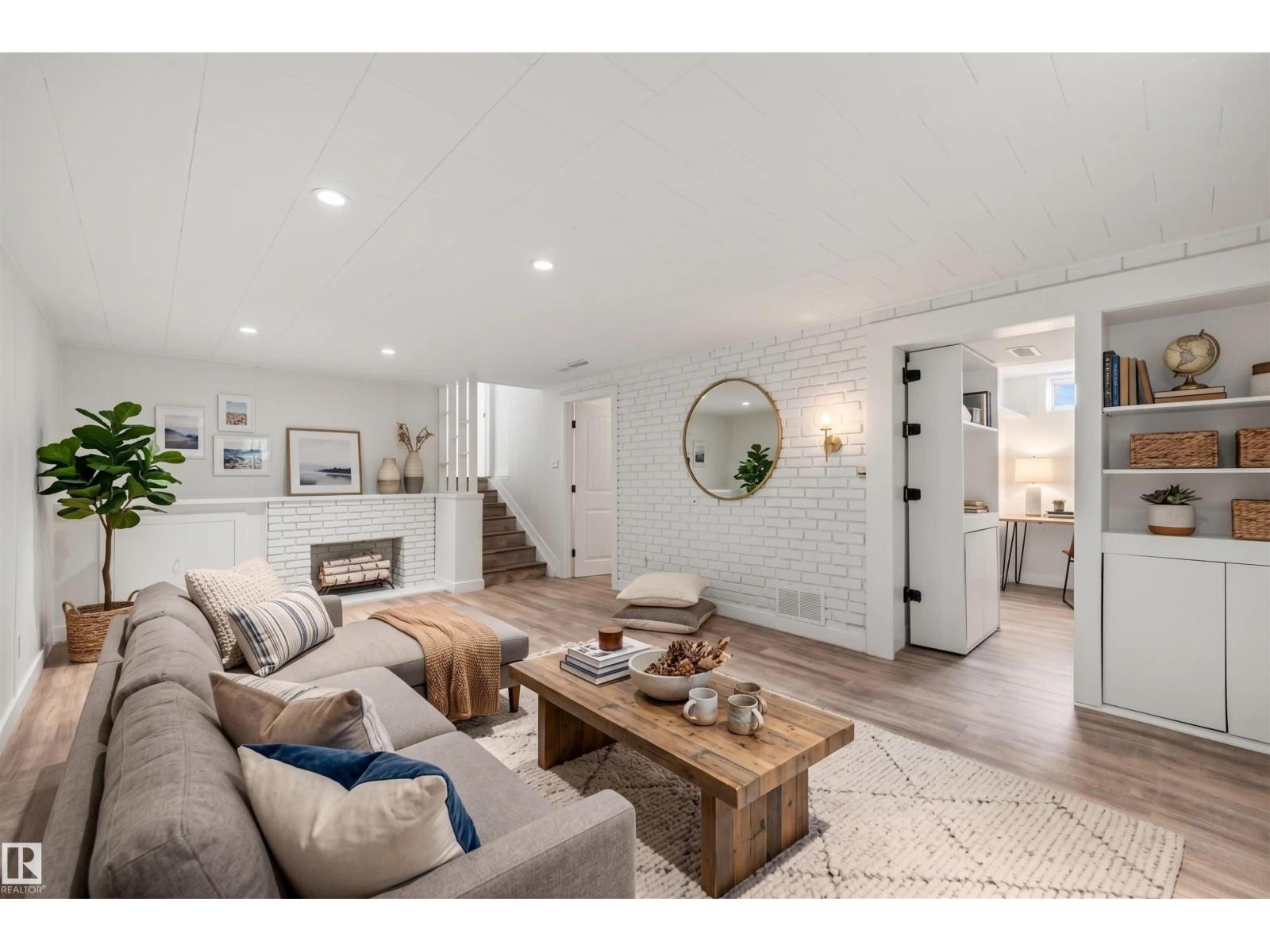 8904 168 ST NW - 33
