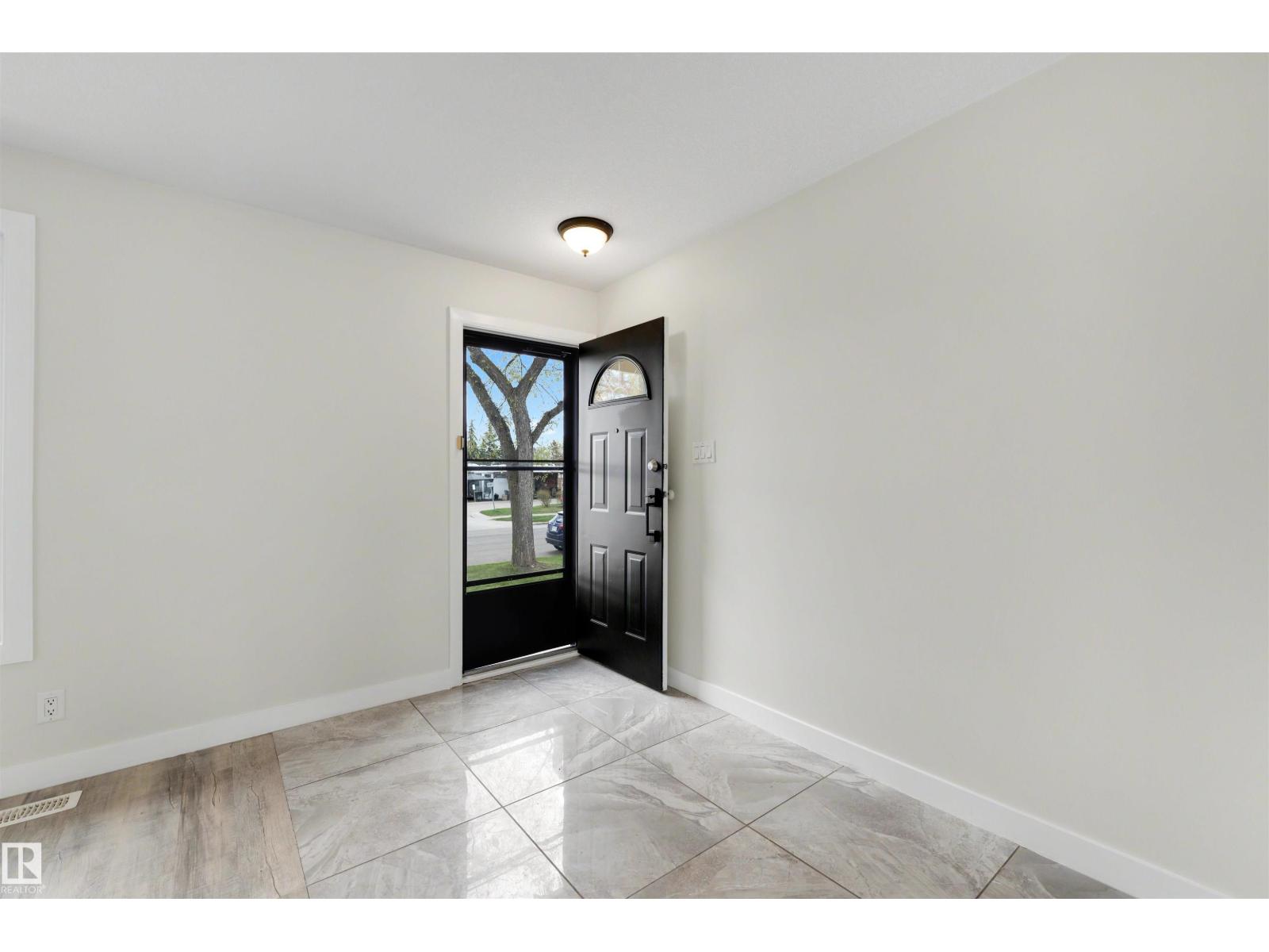 8904 168 ST NW - 4