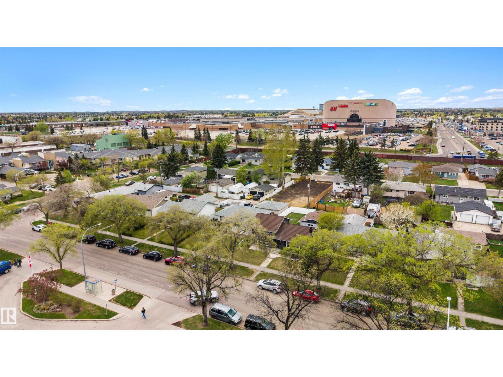 8904 168 ST NW - 40