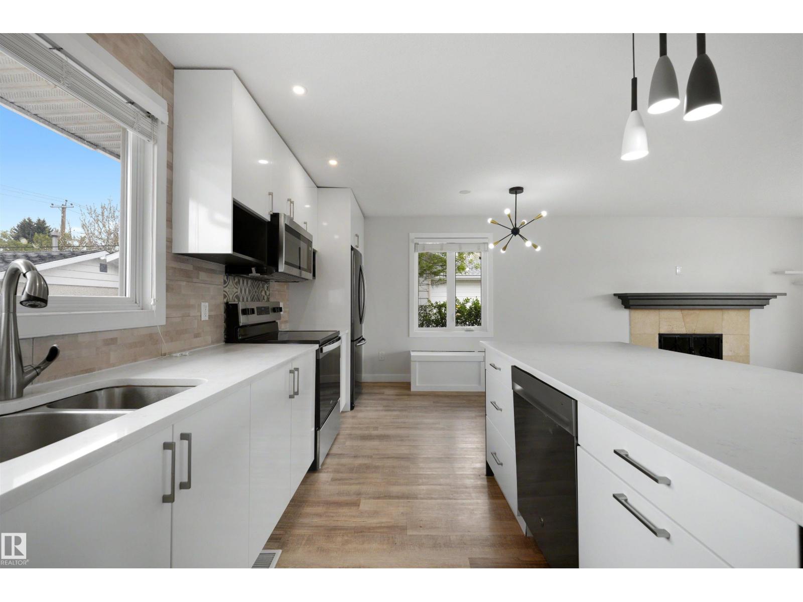 8904 168 ST NW - 7