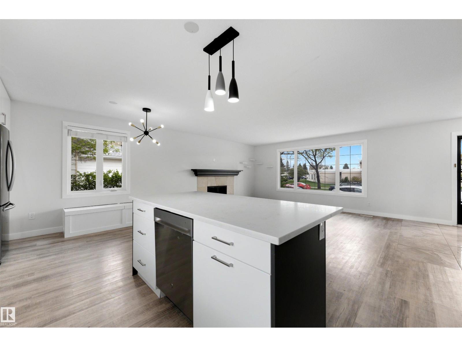 8904 168 ST NW - 8