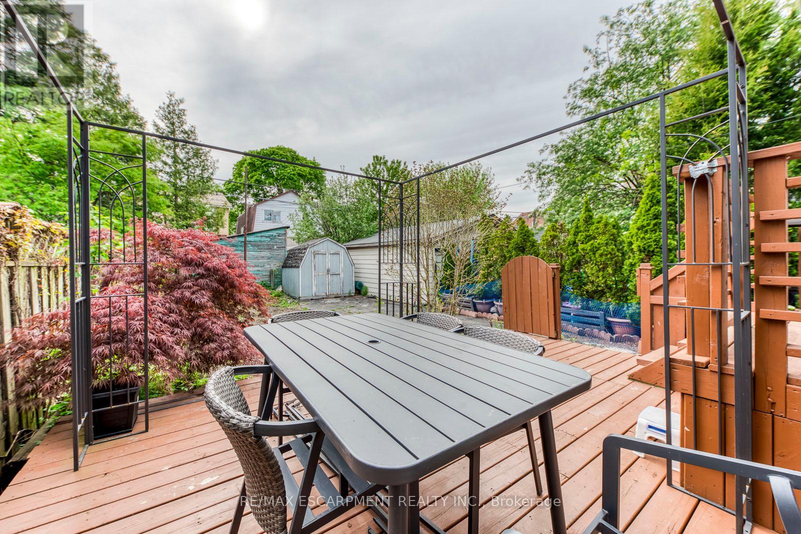 108 RUNNYMEDE ROAD - 32