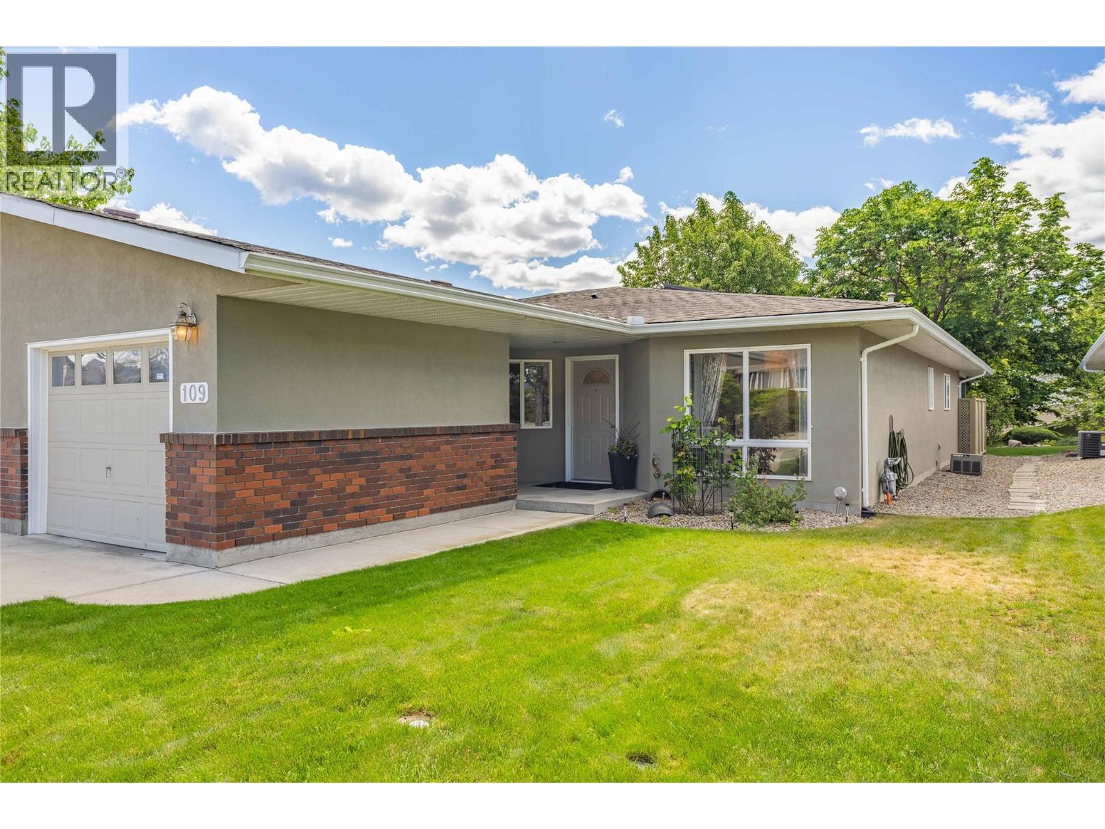 109 4035 Gellatly Road South, West Kelowna