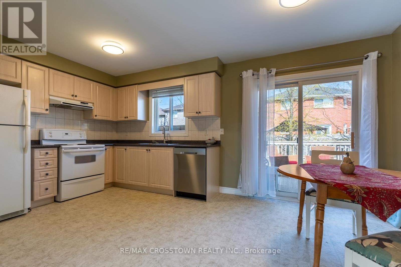 156 PRINGLE DRIVE - 10