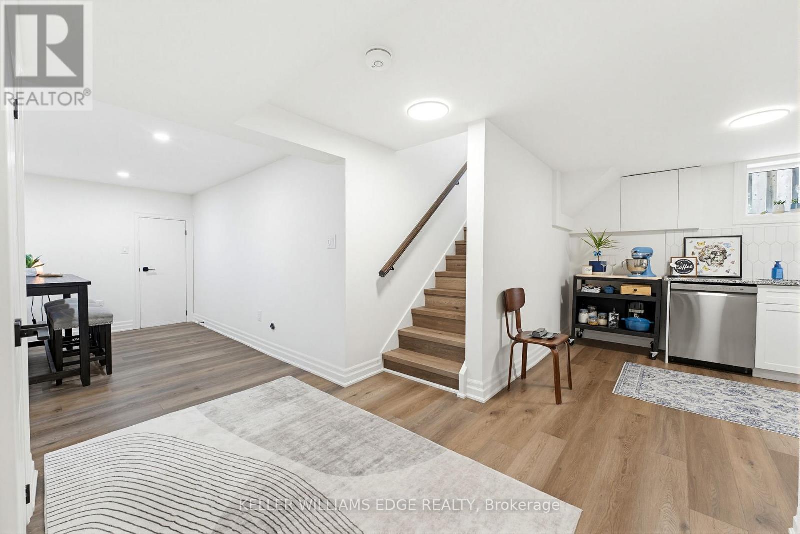 586 WOODLAND AVENUE - 23