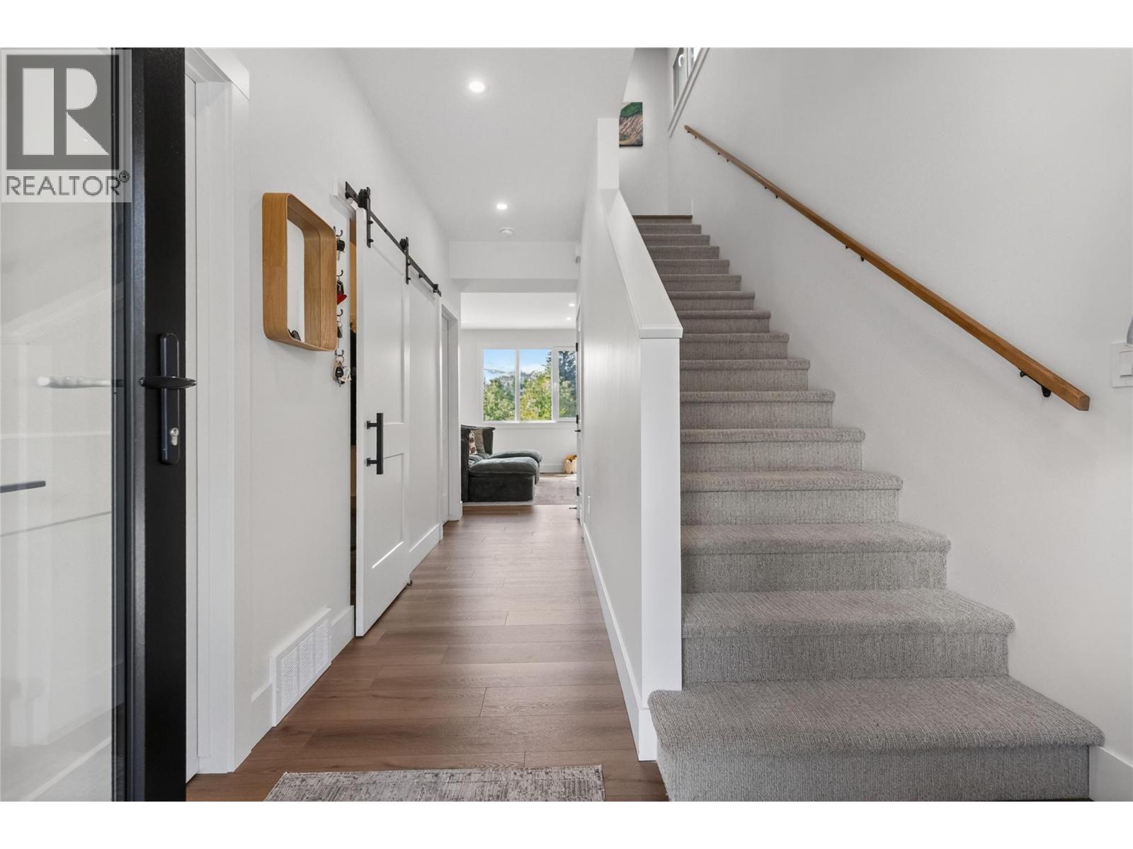 1000 Hand Avenue, Fernie