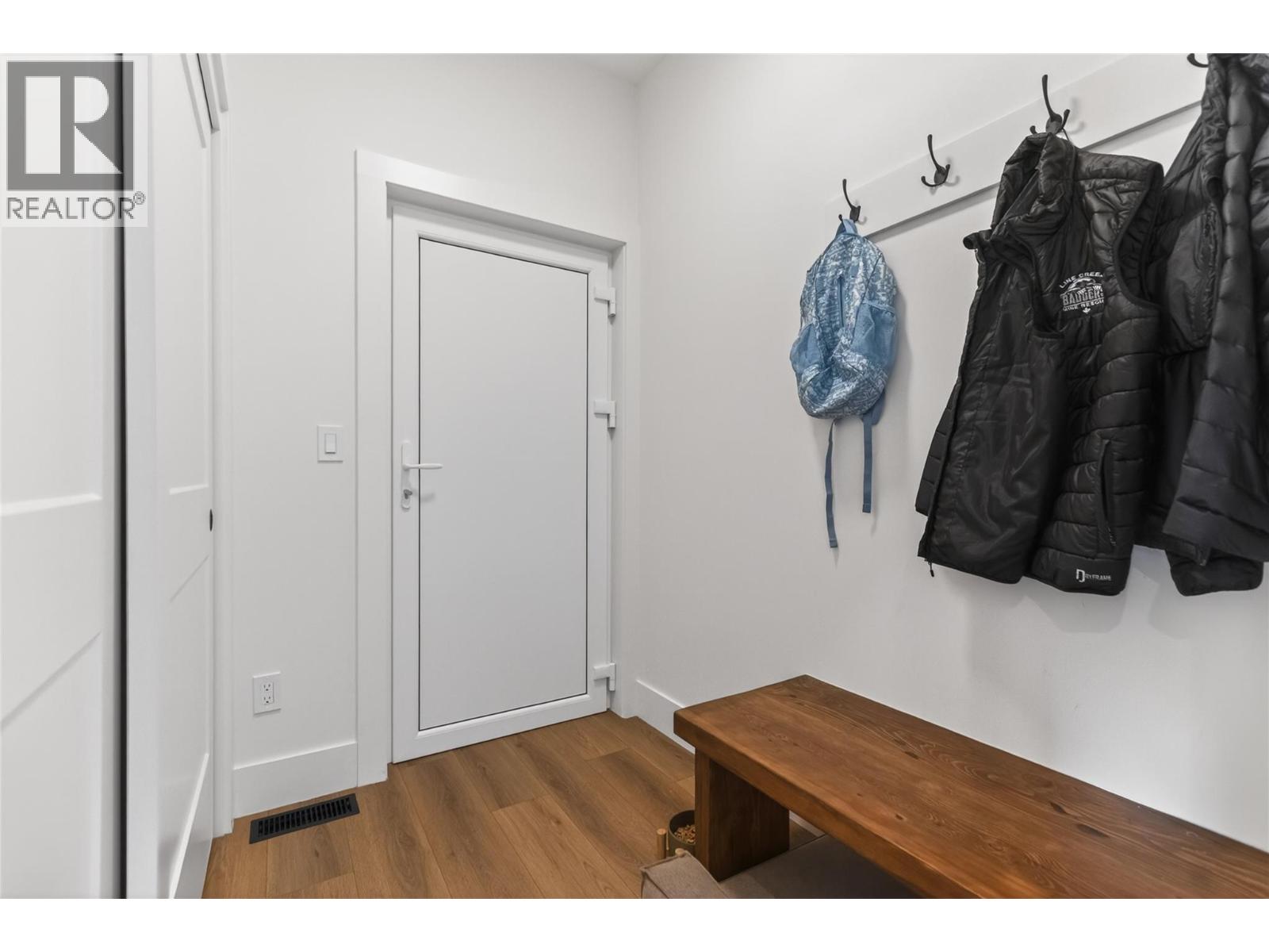 1000 Hand Avenue, Fernie