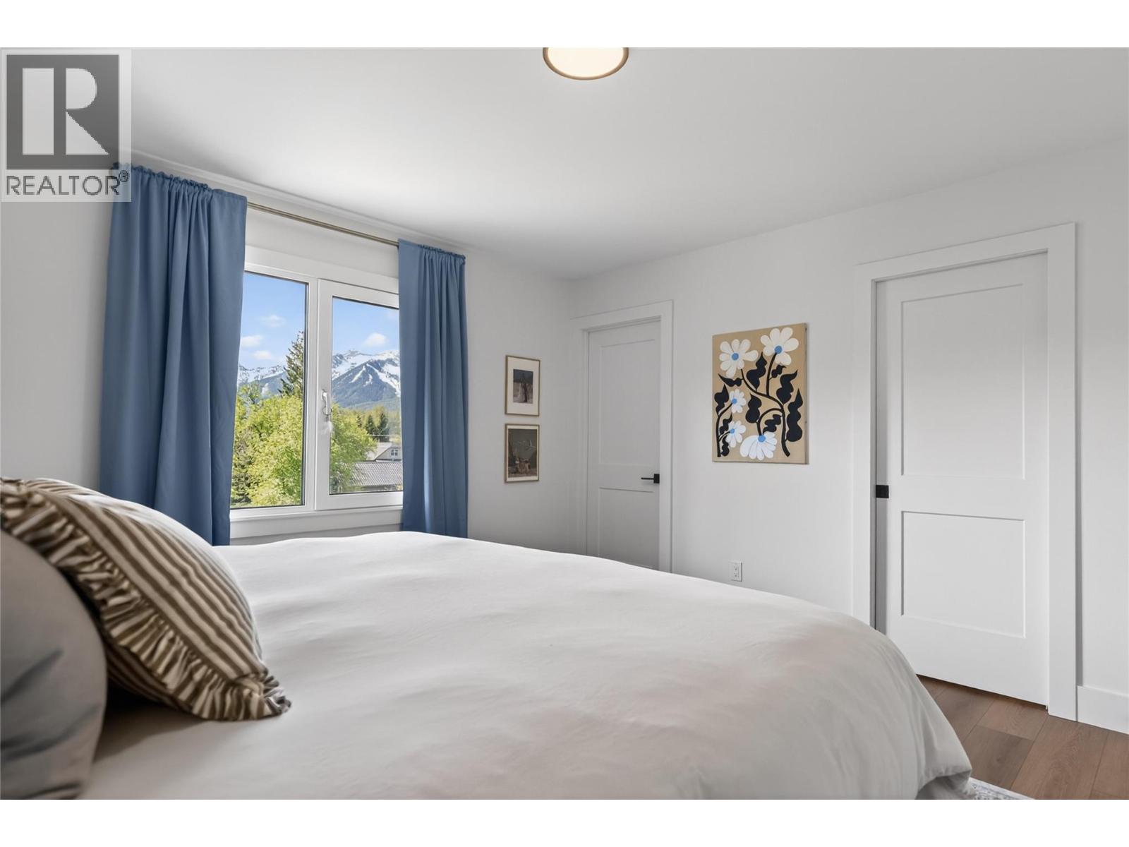 1000 Hand Avenue, Fernie