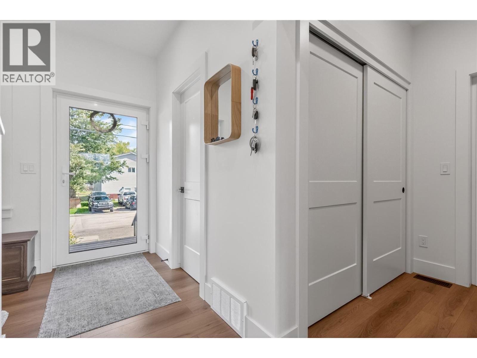 1000 Hand Avenue, Fernie