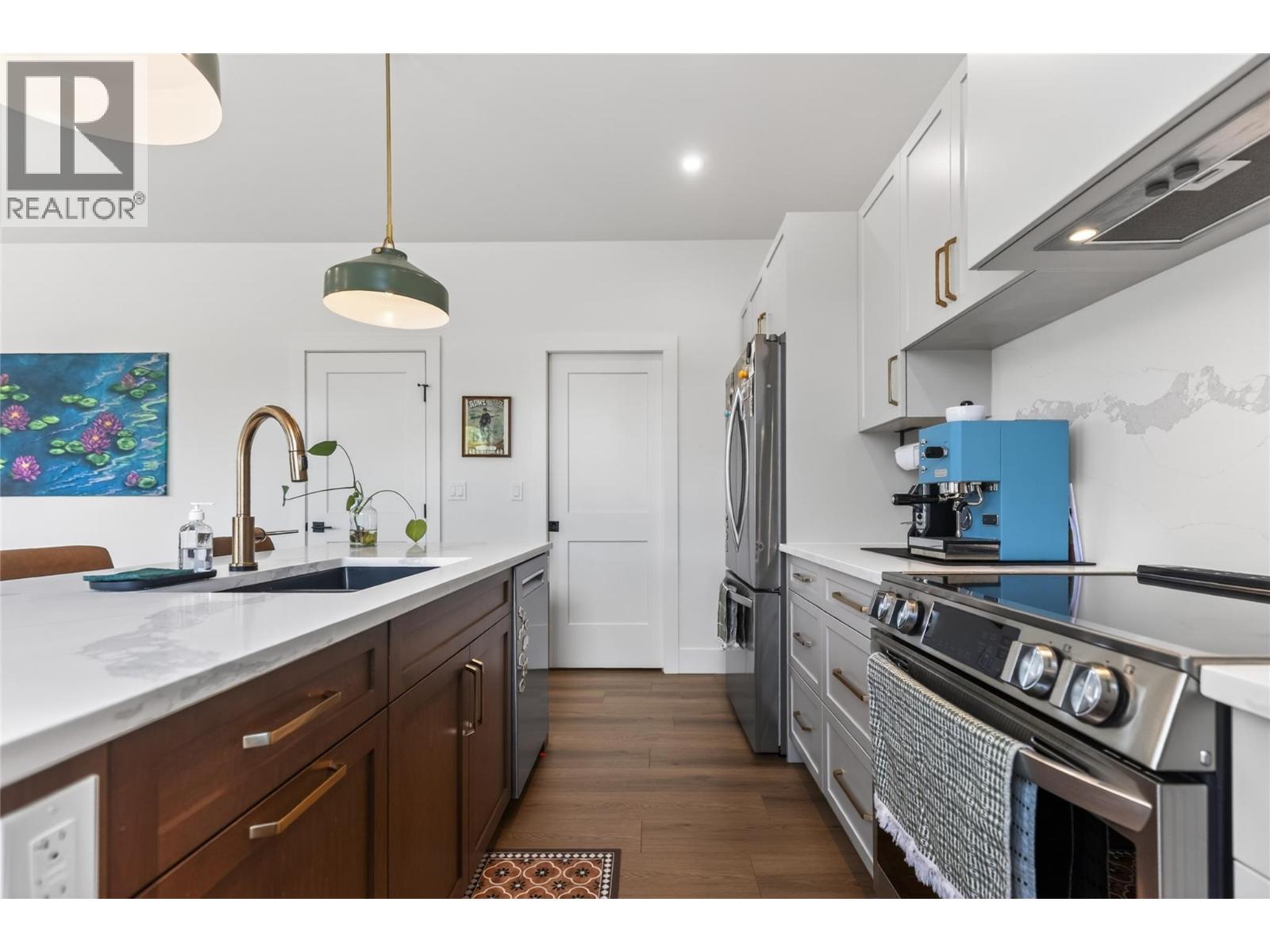 1000 Hand Avenue, Fernie