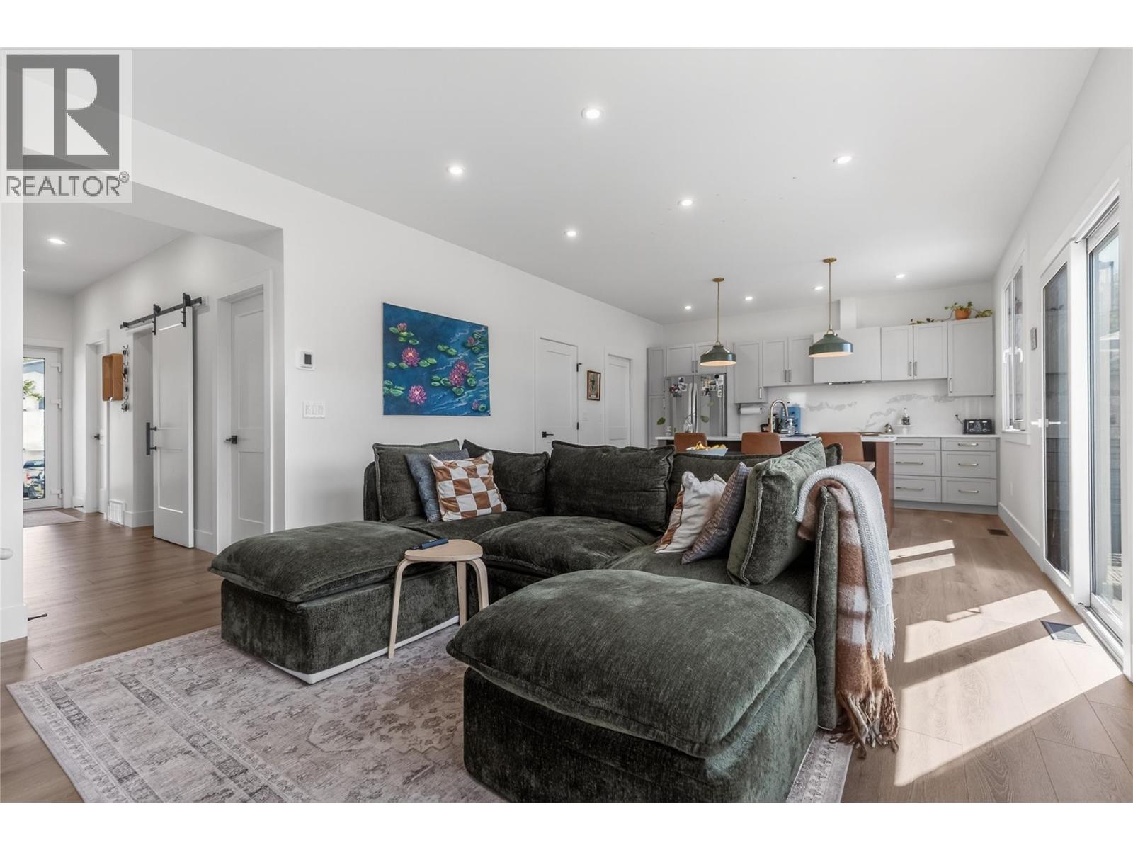 1000 Hand Avenue, Fernie