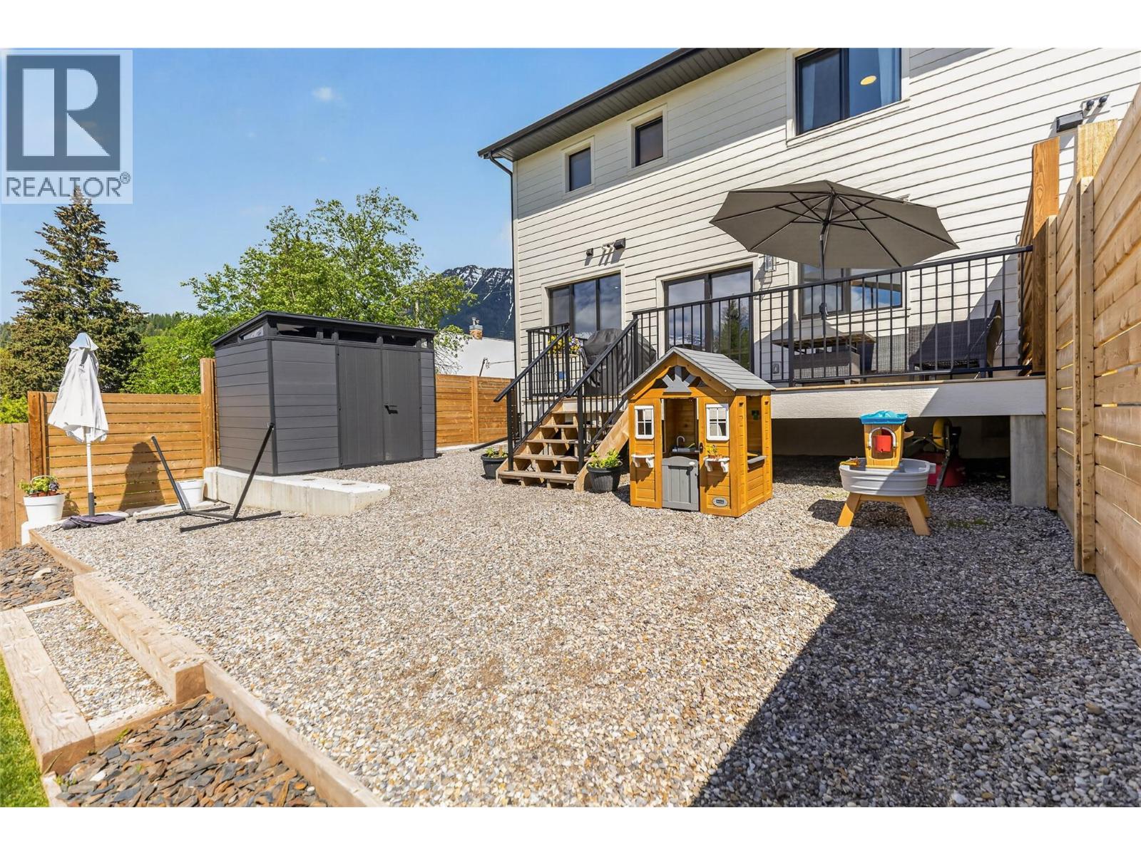 1000 Hand Avenue, Fernie