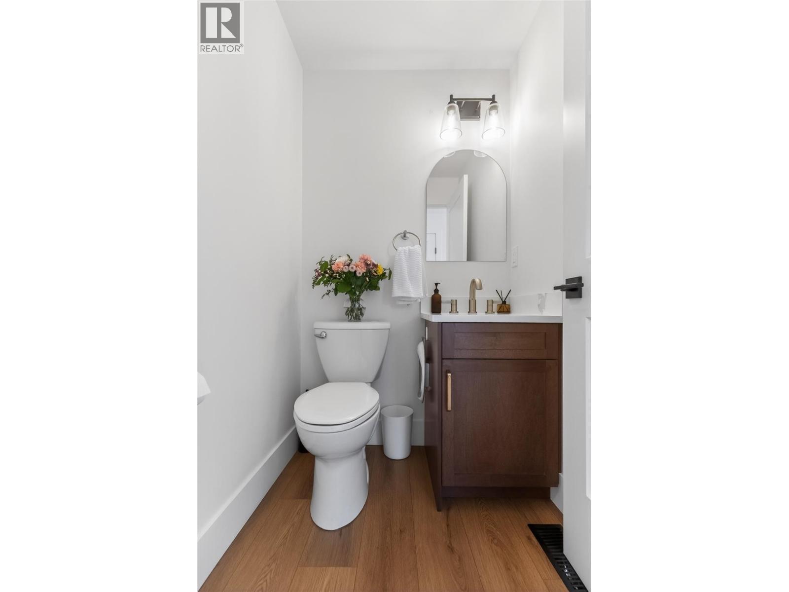1000 Hand Avenue, Fernie