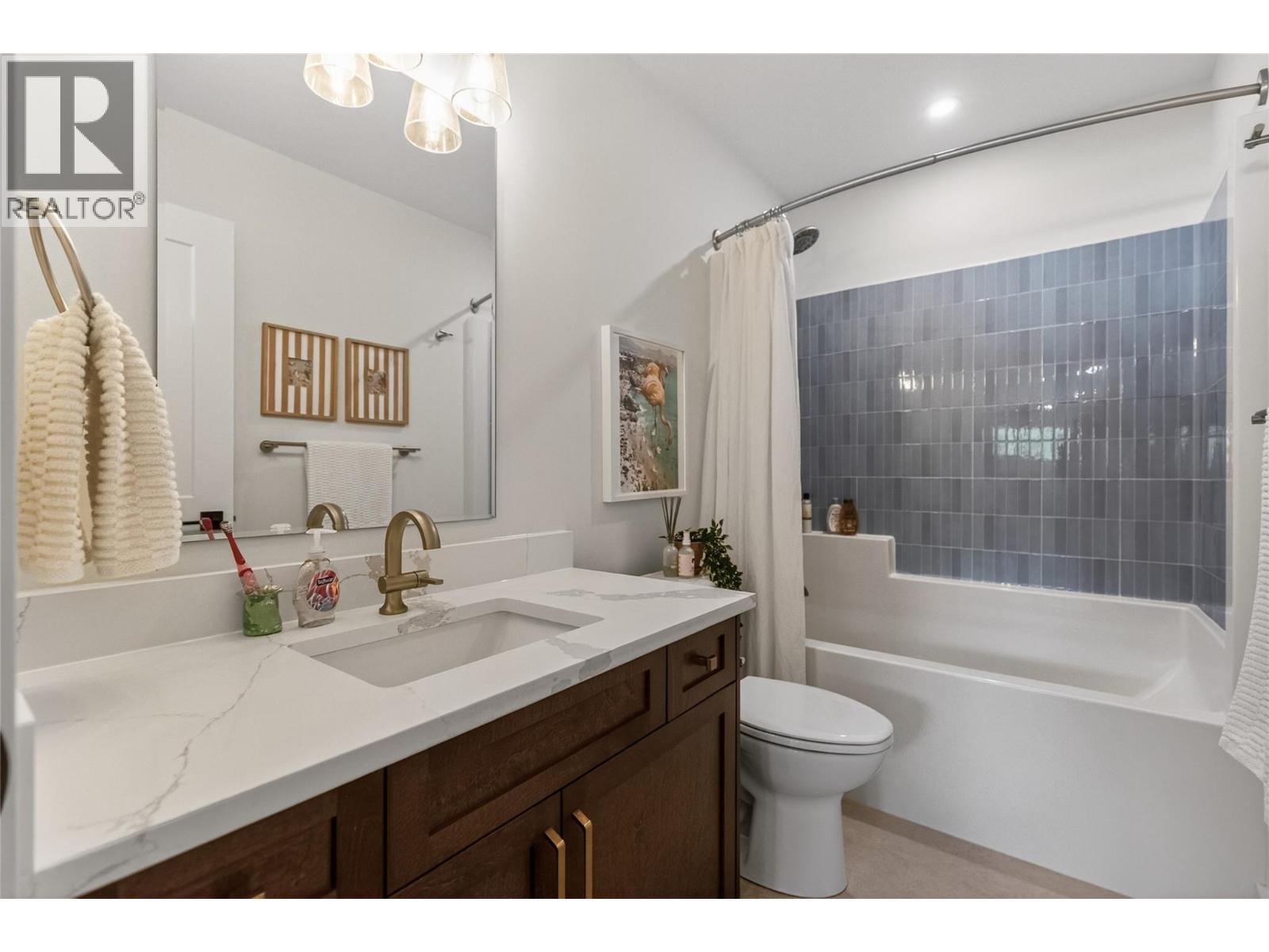 1000 Hand Avenue, Fernie