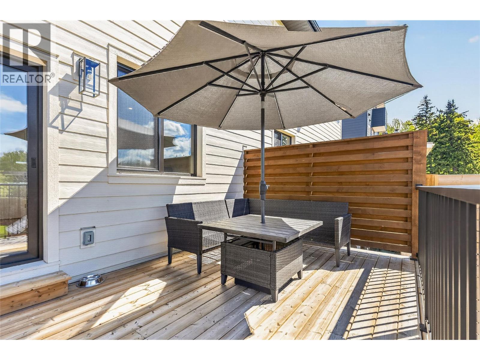 1000 Hand Avenue, Fernie