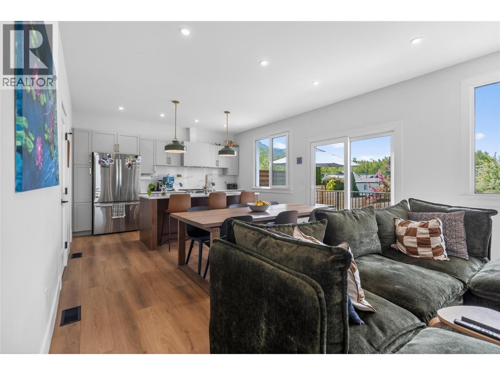 1000 Hand Avenue, Fernie