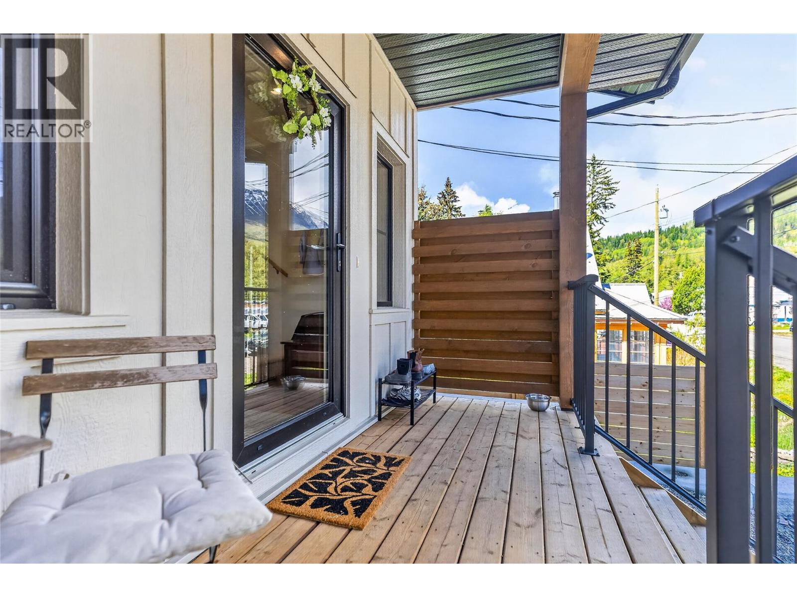 1000 Hand Avenue, Fernie