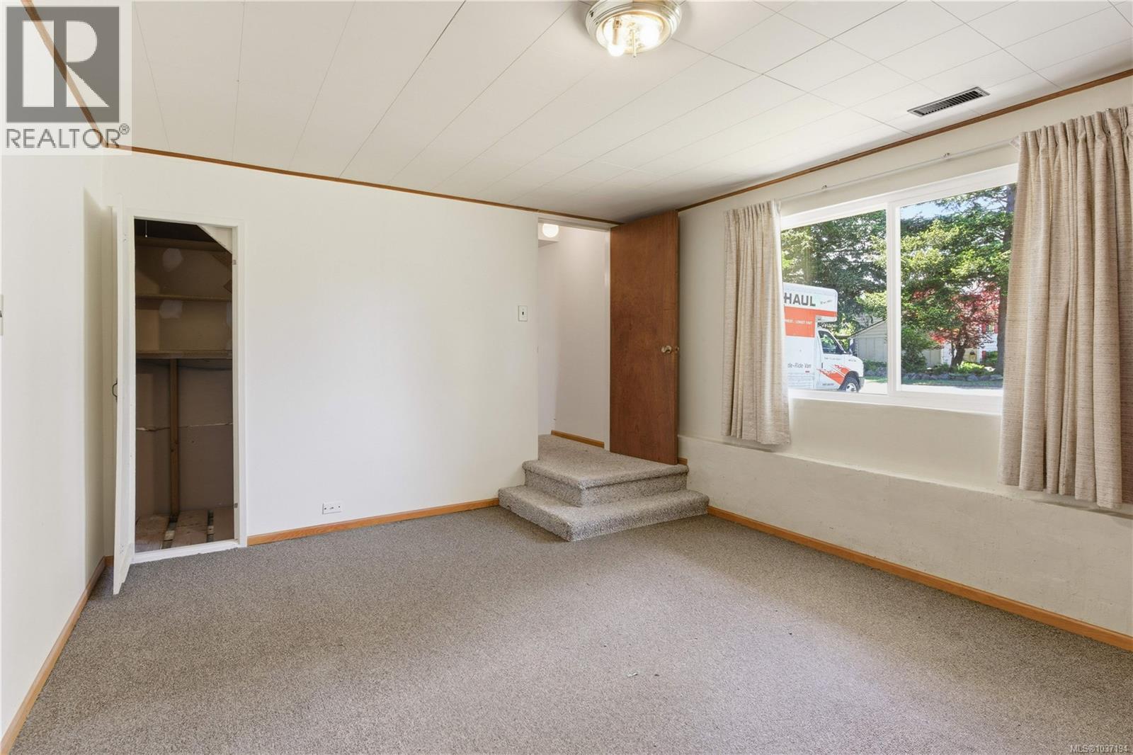 4021 Magdelin St - 25