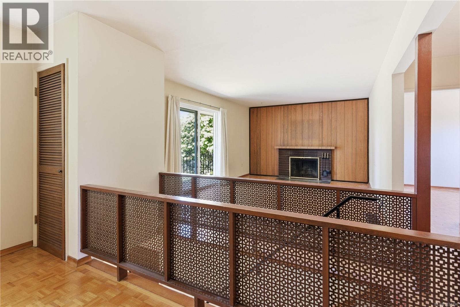 4021 Magdelin St - 13
