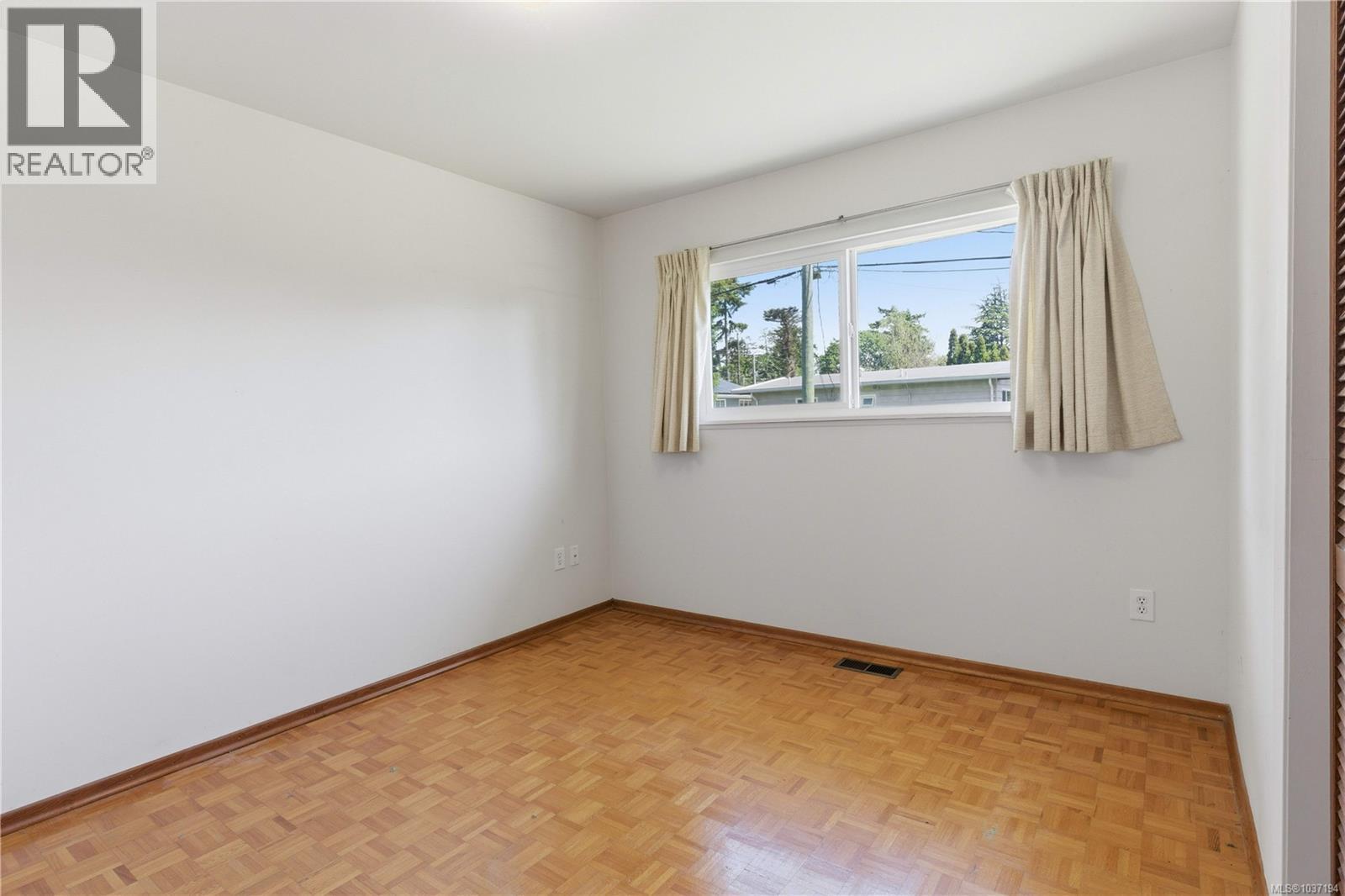 4021 Magdelin St - 16