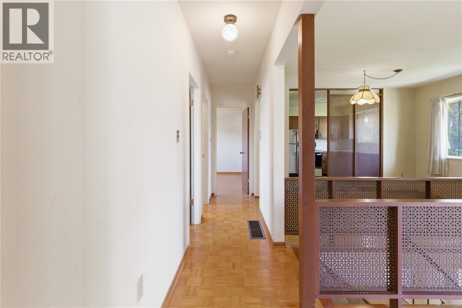 4021 Magdelin St - 9