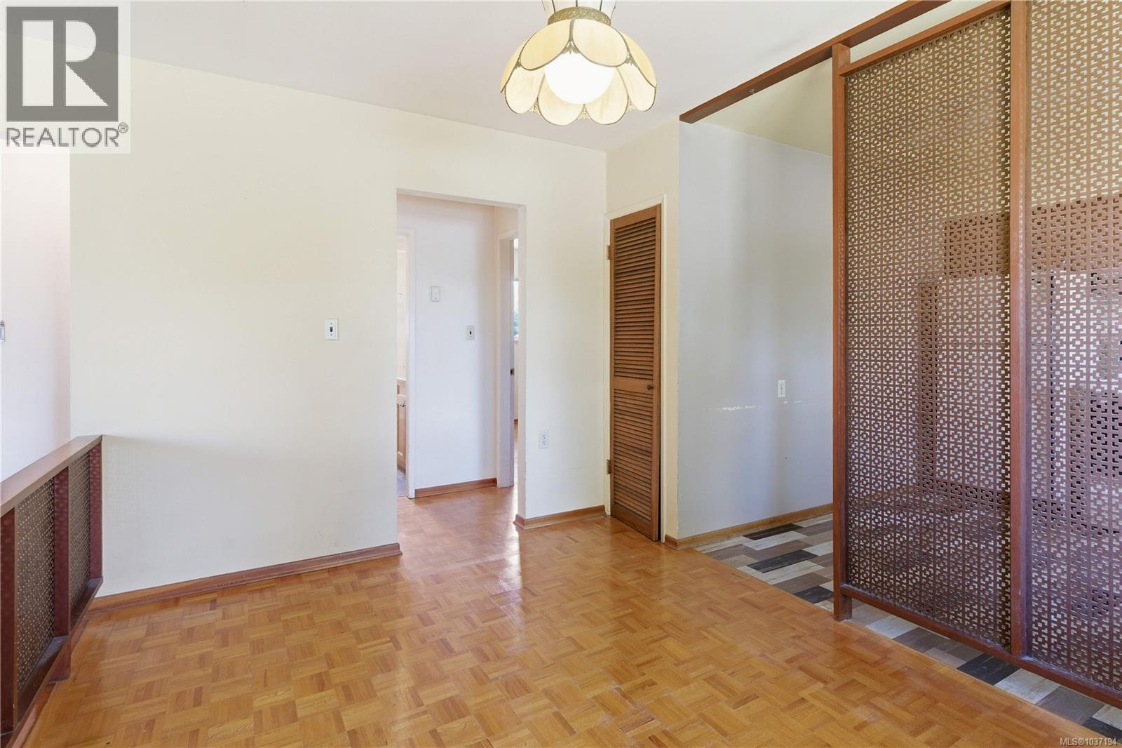 4021 Magdelin St - 12
