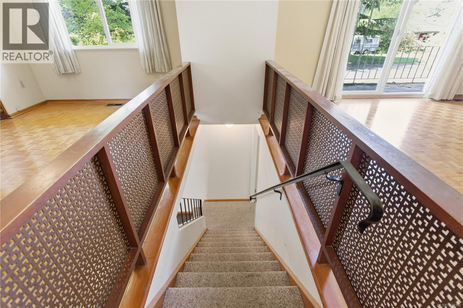 4021 Magdelin St - 22