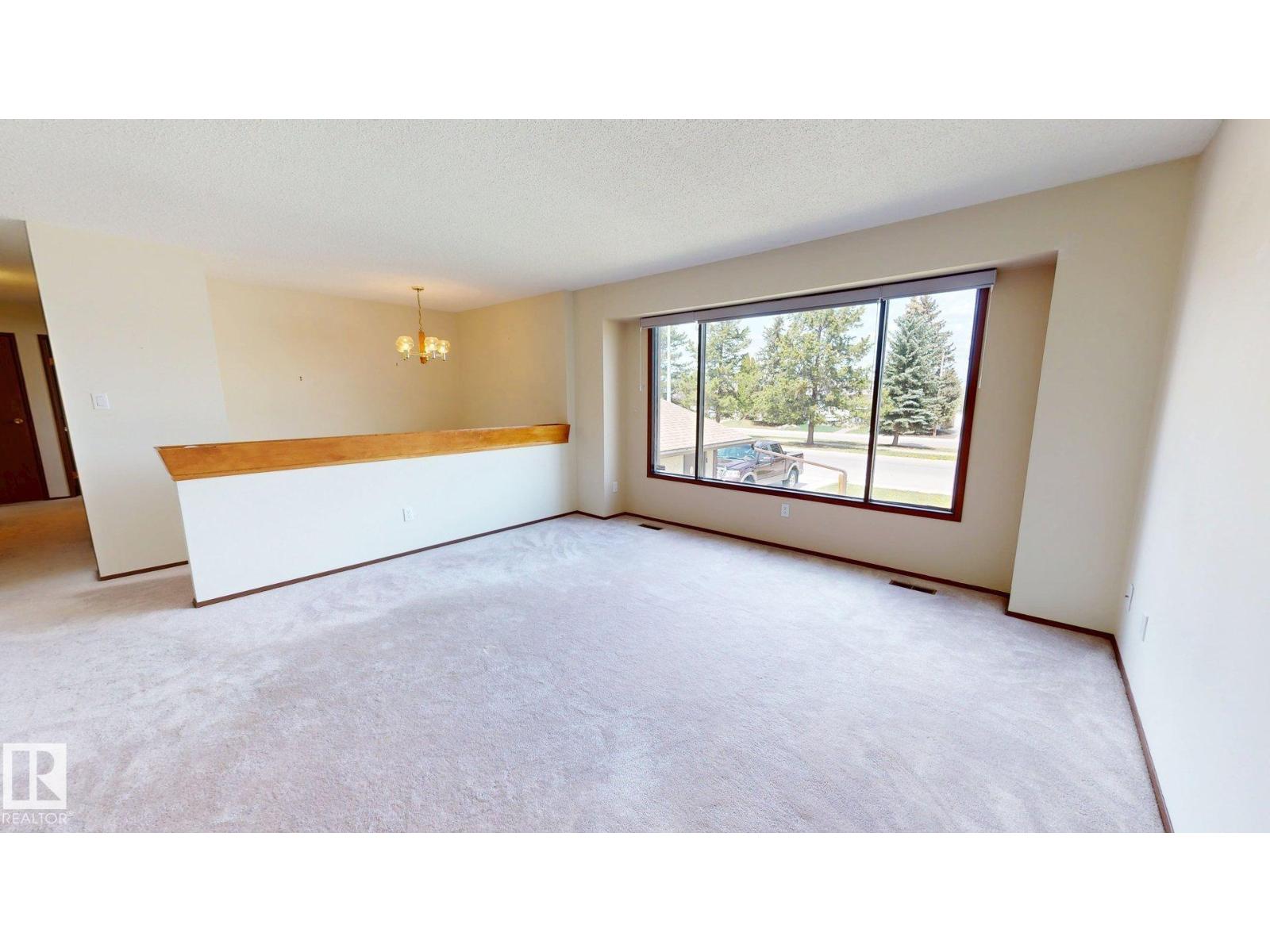 4521 42 AV — photo 12