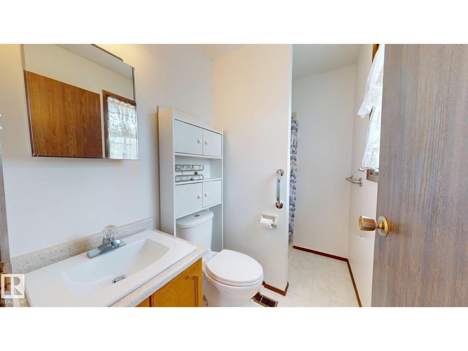 4521 42 AV — photo 19