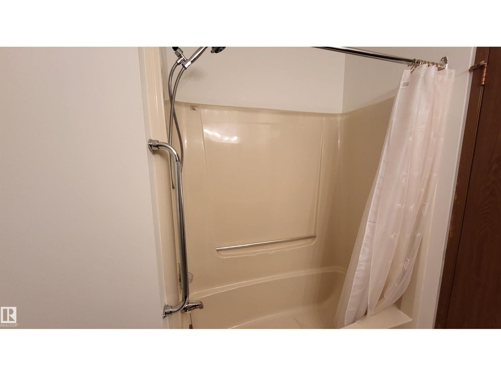 4521 42 AV — photo 23