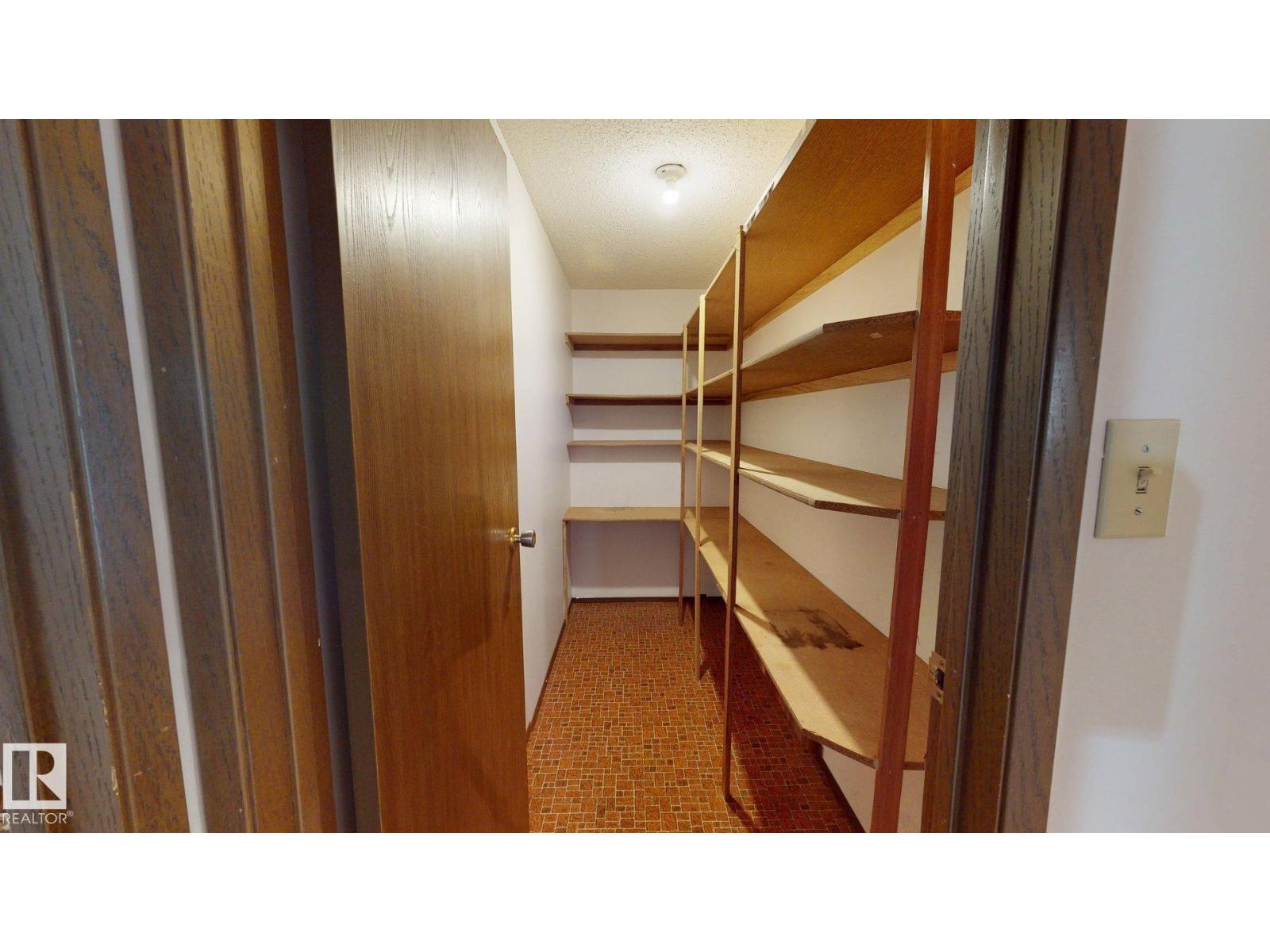 4521 42 AV — photo 33