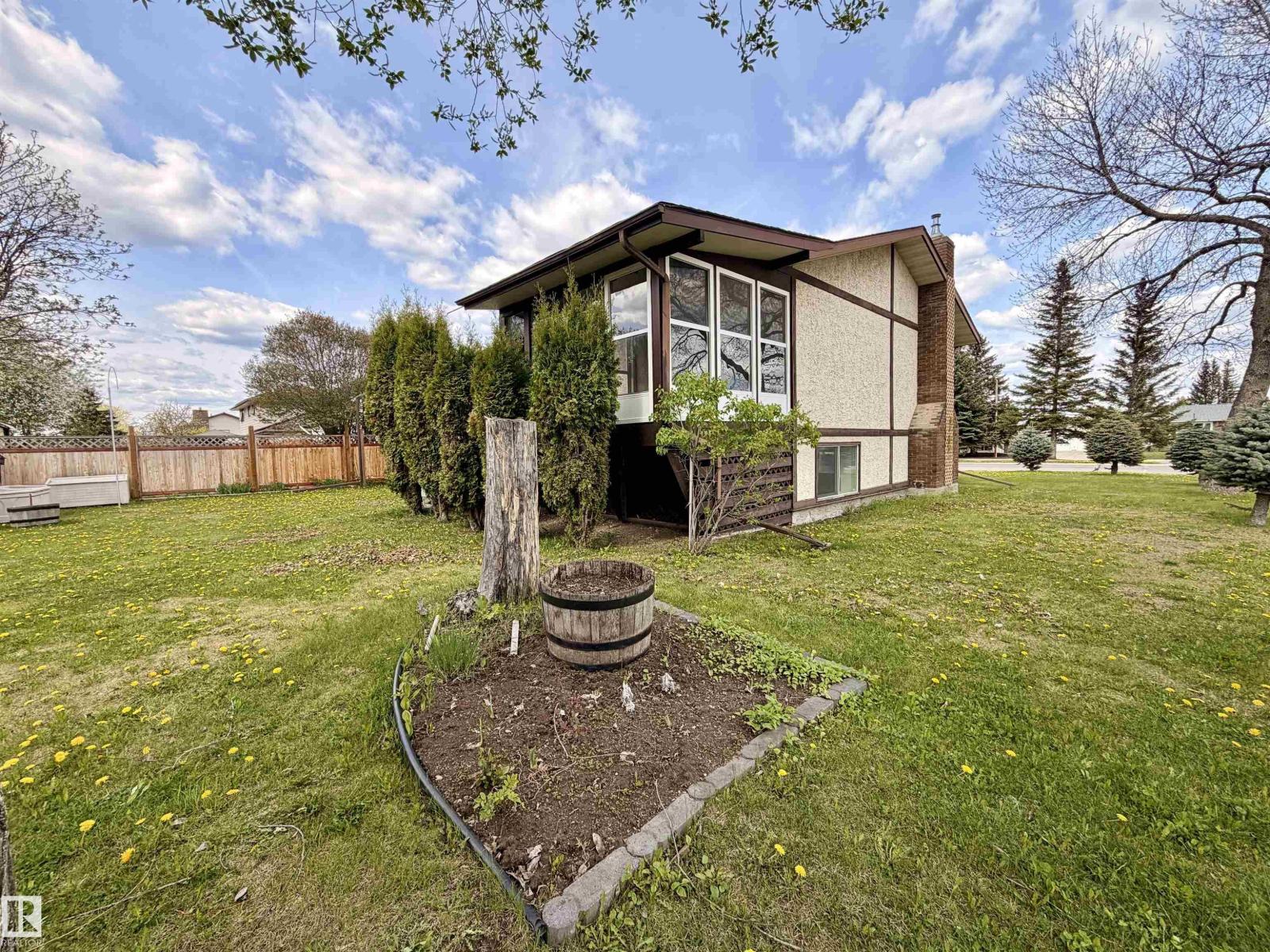 4521 42 AV — photo 37