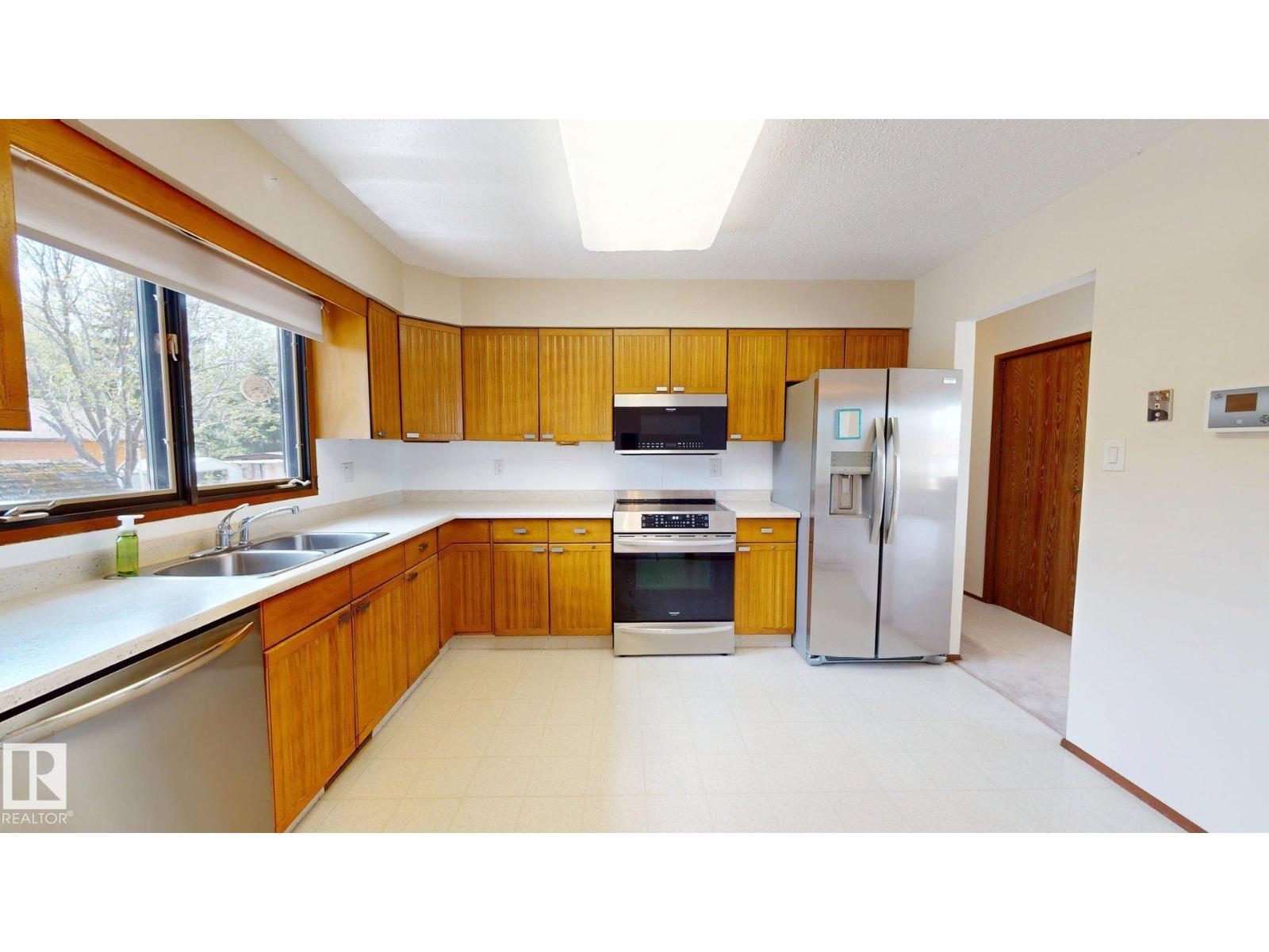4521 42 AV — photo 8