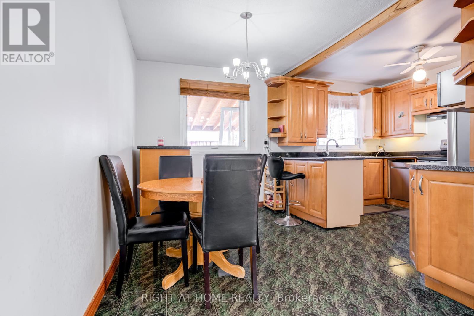 4 LESLIE STREET - 10
