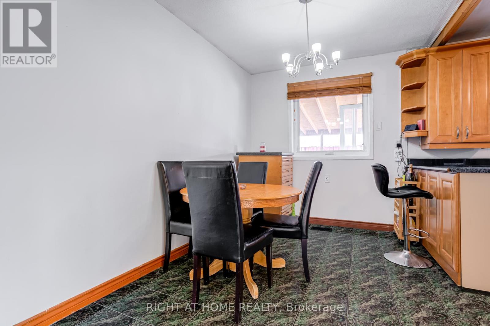4 LESLIE STREET - 11
