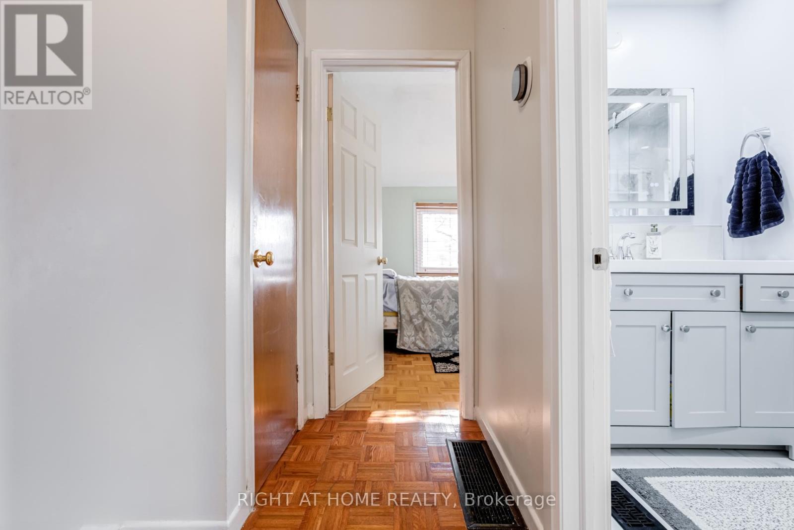 4 LESLIE STREET - 19