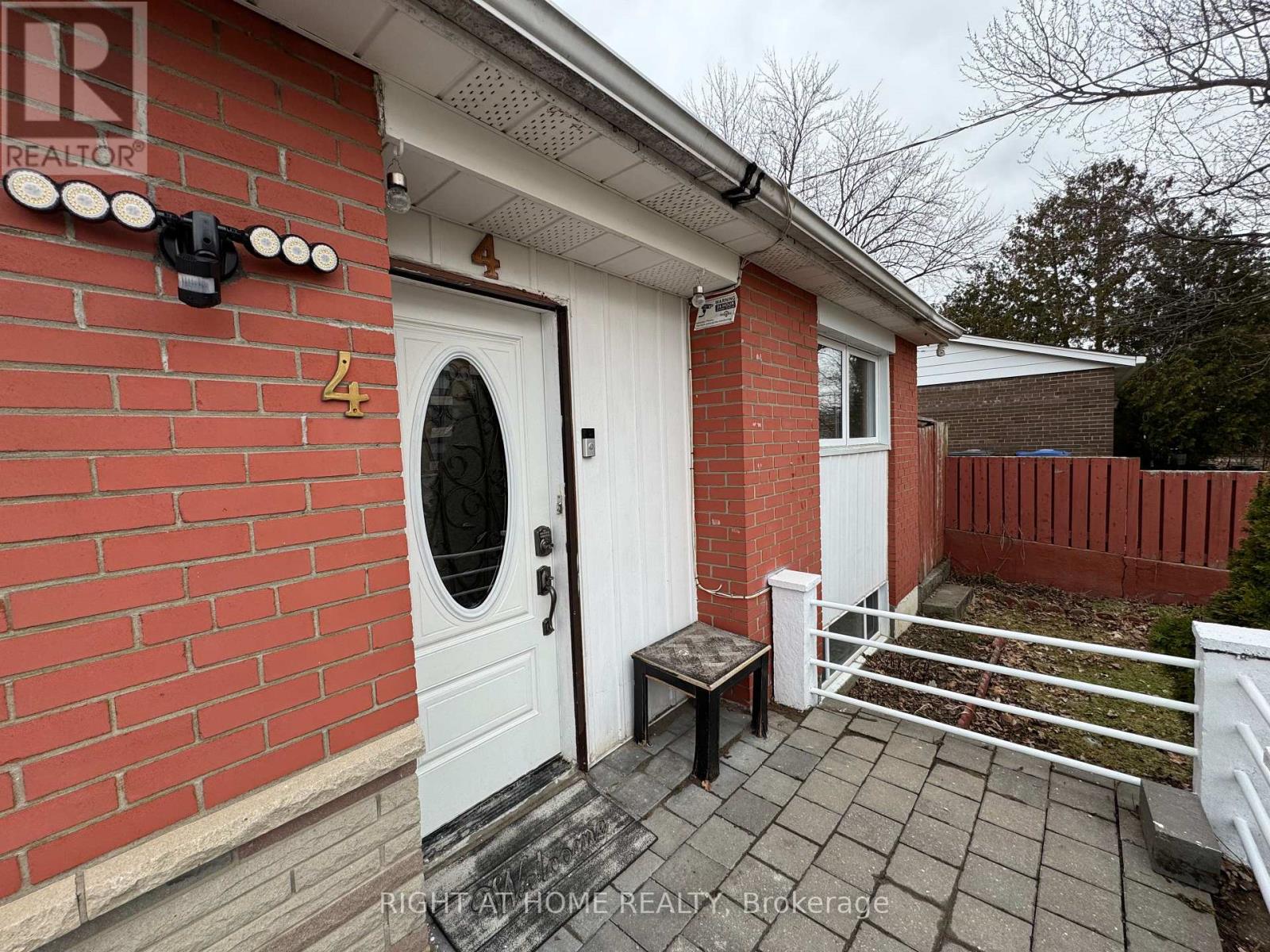 4 LESLIE STREET - Image 2