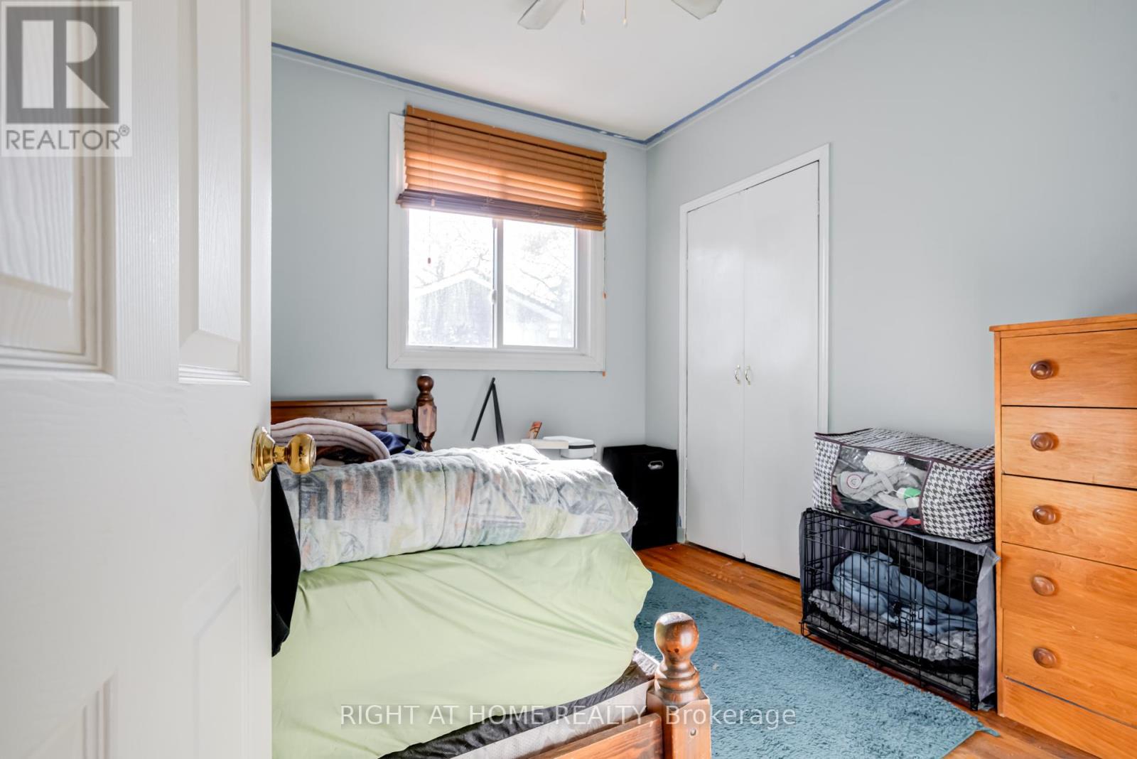 4 LESLIE STREET - 23