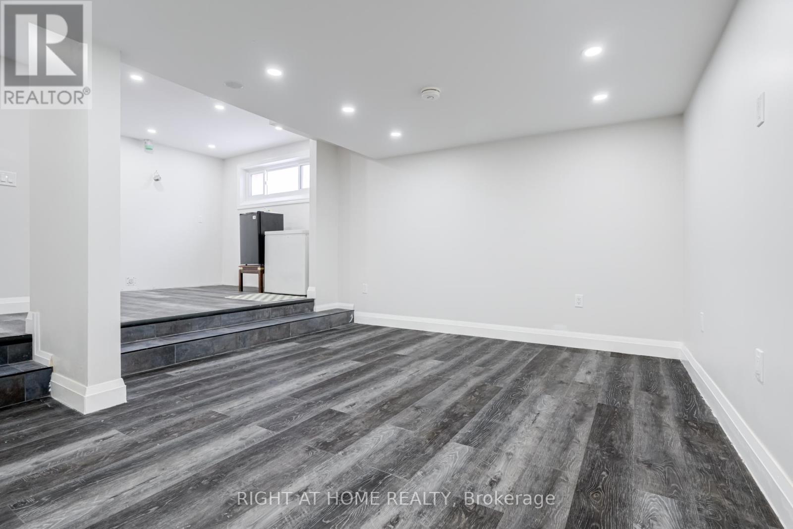 4 LESLIE STREET - 35
