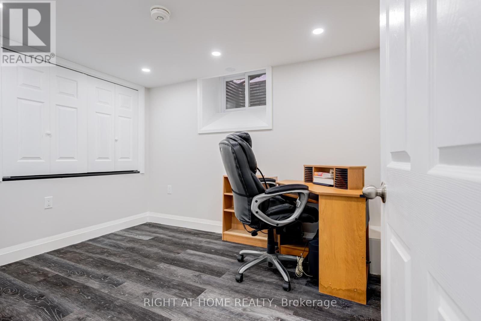 4 LESLIE STREET - 39